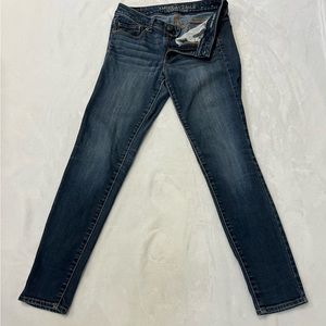 American Eagle Women’s Size 4 Super Skinny Jeans.